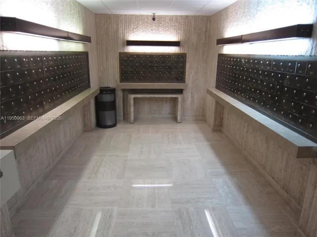 $2,575 | 500 Three Islands Boulevard, Unit 918, Hallandale Beach, FL 33009