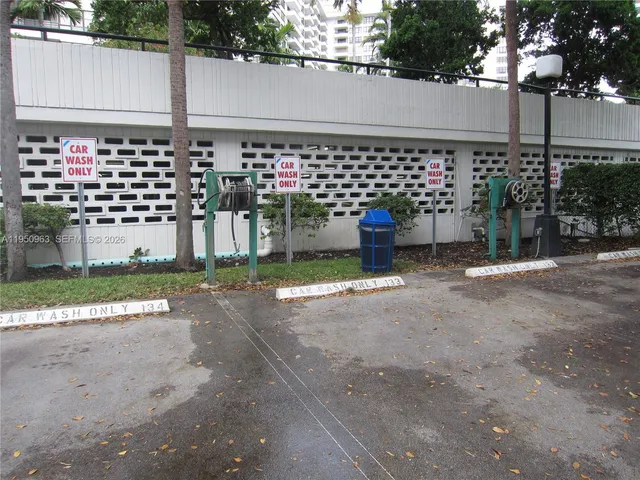 $2,575 | 500 Three Islands Boulevard, Unit 918, Hallandale Beach, FL 33009