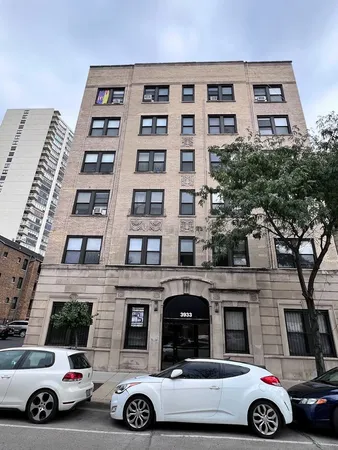 $1,550 | 3933 North Clarendon Avenue, Unit 111, Chicago, IL 60613