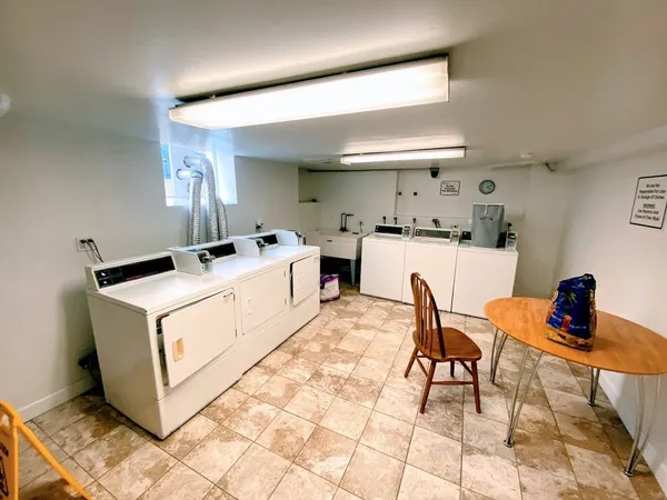$1,550 | 3933 North Clarendon Avenue, Unit 111, Chicago, IL 60613
