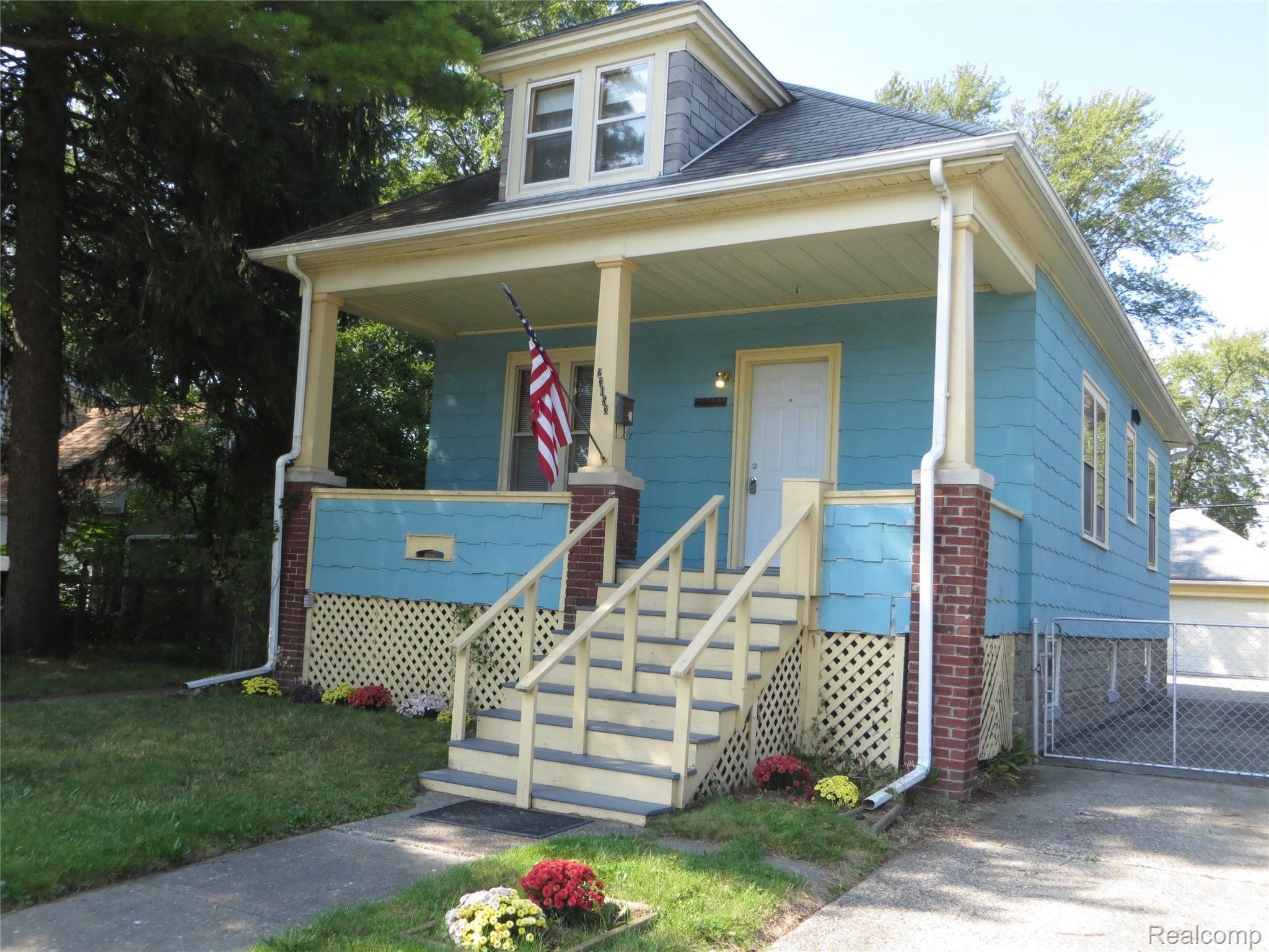 23053 Rausch Avenue Eastpointe, MI 48021 - Photo 1 of 53 IMG_1758.JPG