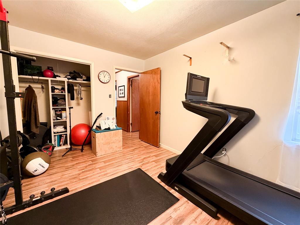 1706 North Ave H Haskell, TX 79521 - Photo 20 of 25 a room with gym equipment
