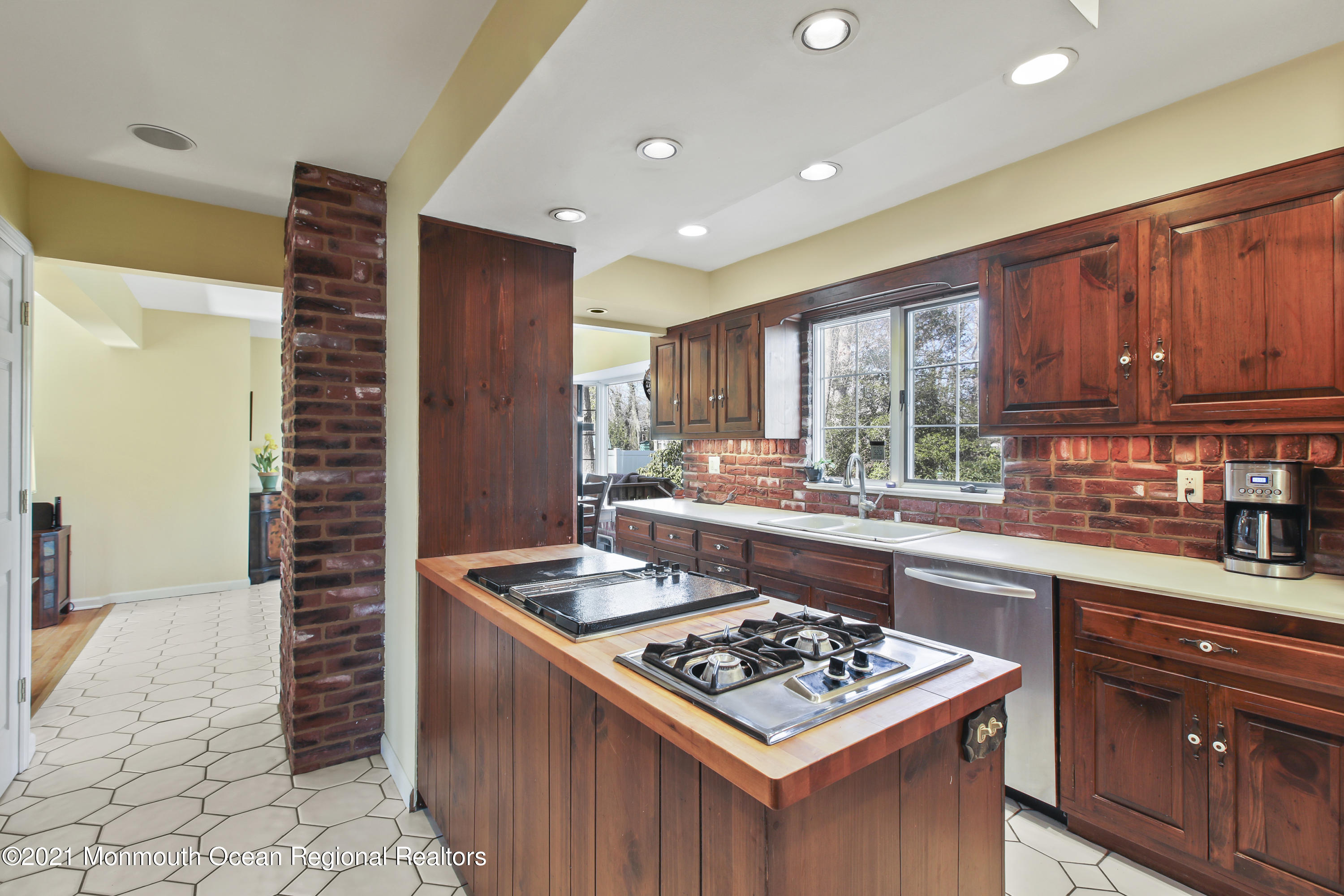 511 North Riverside Drive Neptune Township, NJ 07753 - Photo 11 of 37 5W5A0293