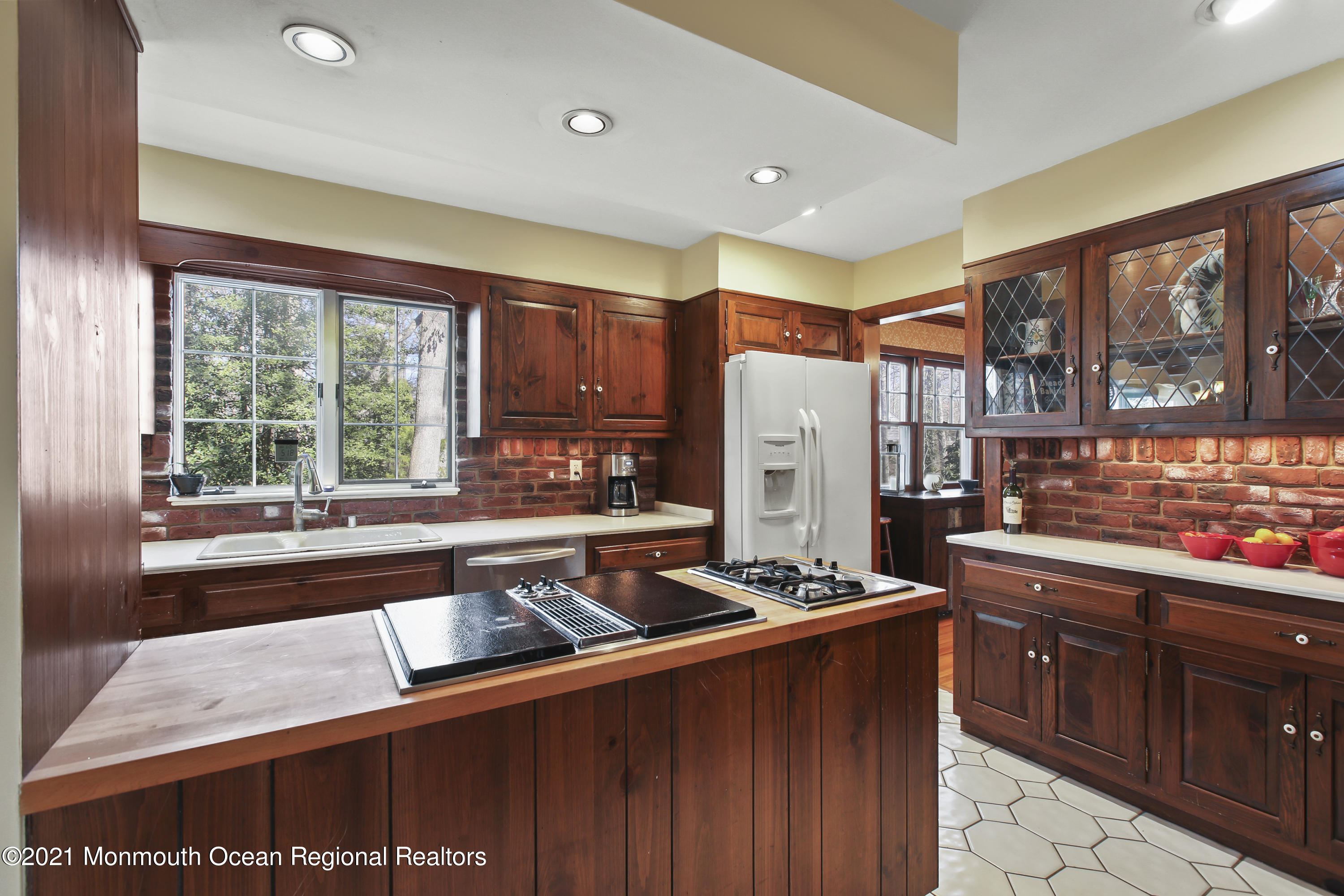 511 North Riverside Drive Neptune Township, NJ 07753 - Photo 12 of 37 5W5A0298