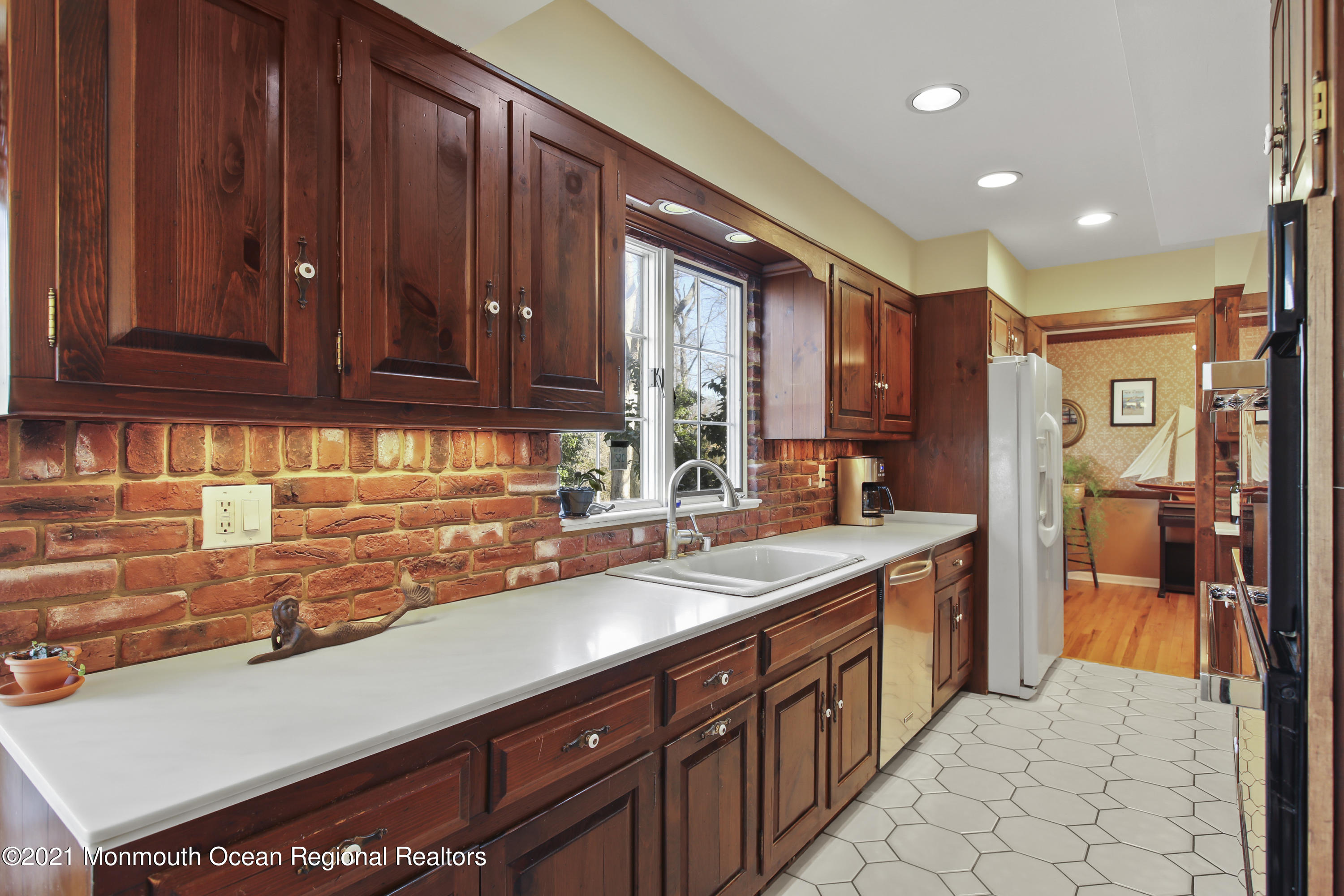 511 North Riverside Drive Neptune Township, NJ 07753 - Photo 13 of 37 5W5A0303