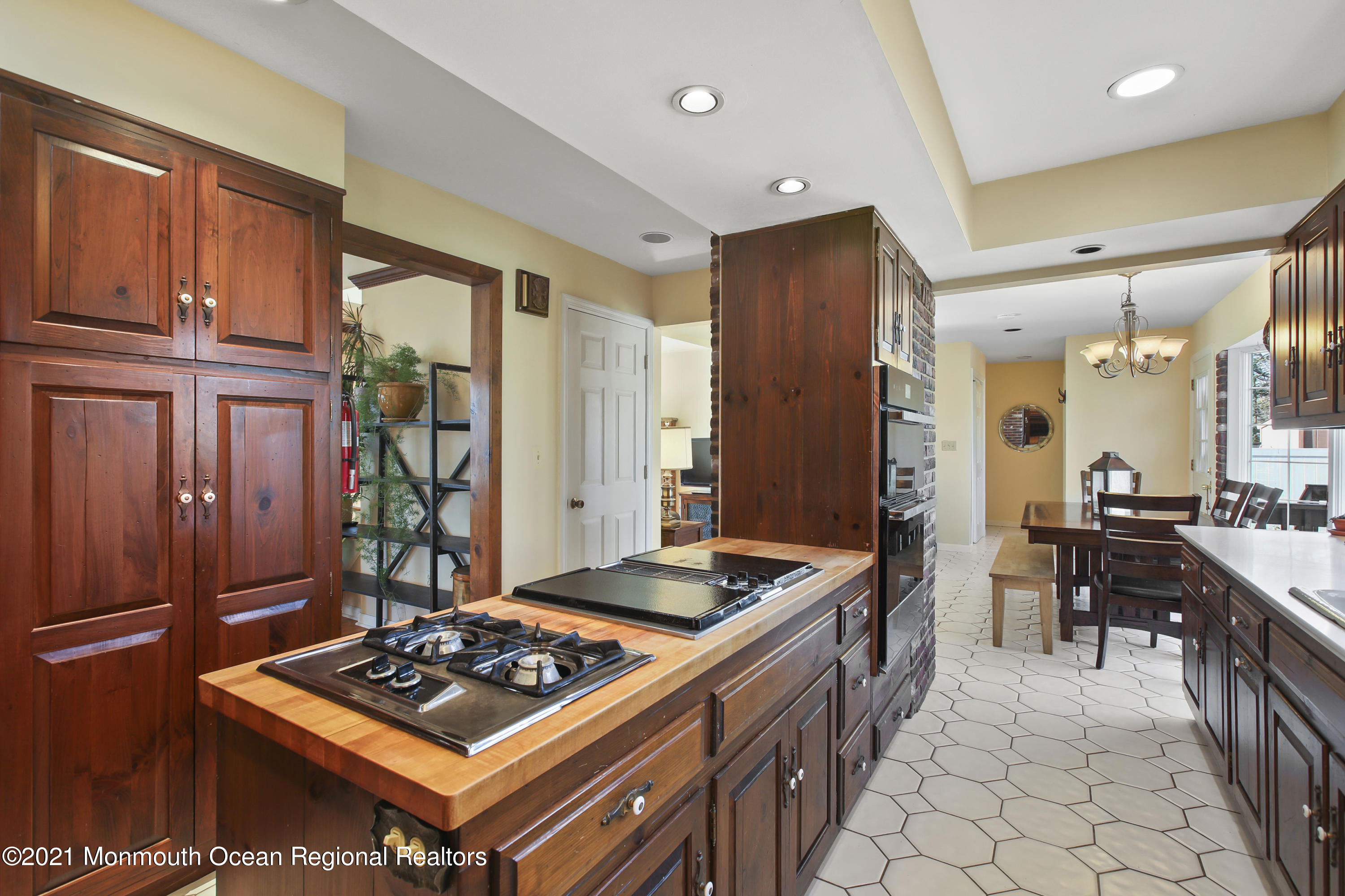 511 North Riverside Drive Neptune Township, NJ 07753 - Photo 14 of 37 5W5A0308