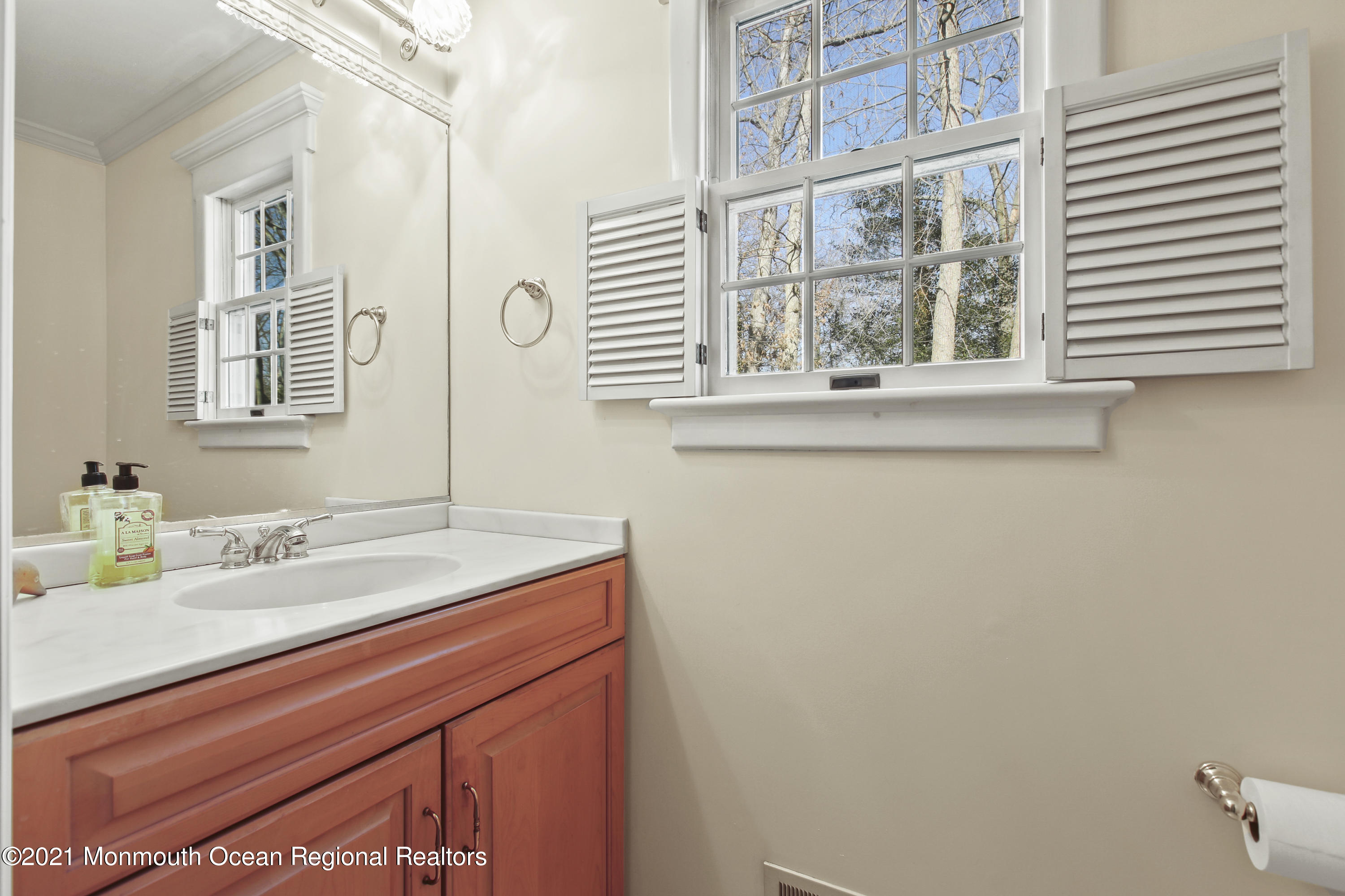 511 North Riverside Drive Neptune Township, NJ 07753 - Photo 17 of 37 5W5A0328