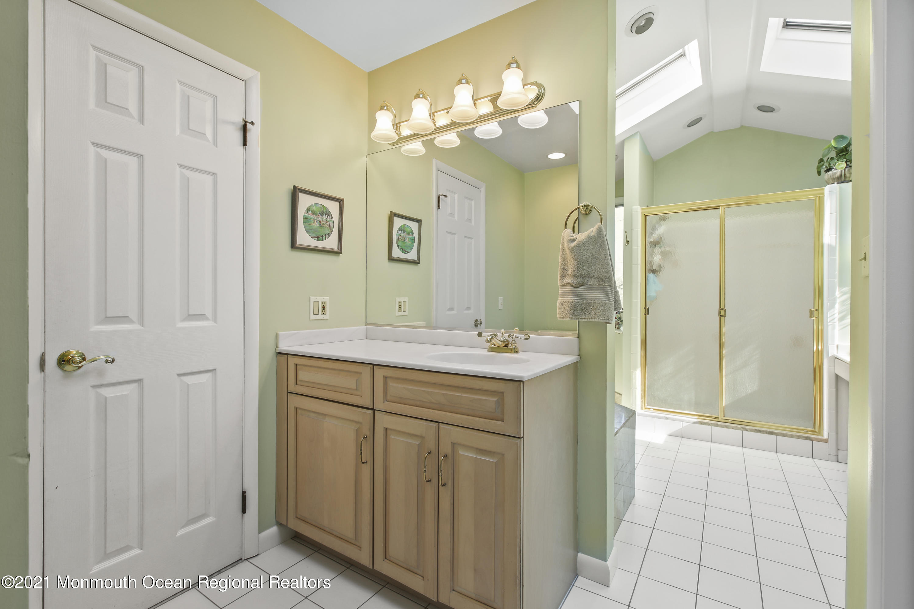 511 North Riverside Drive Neptune Township, NJ 07753 - Photo 20 of 37 5W5A0343