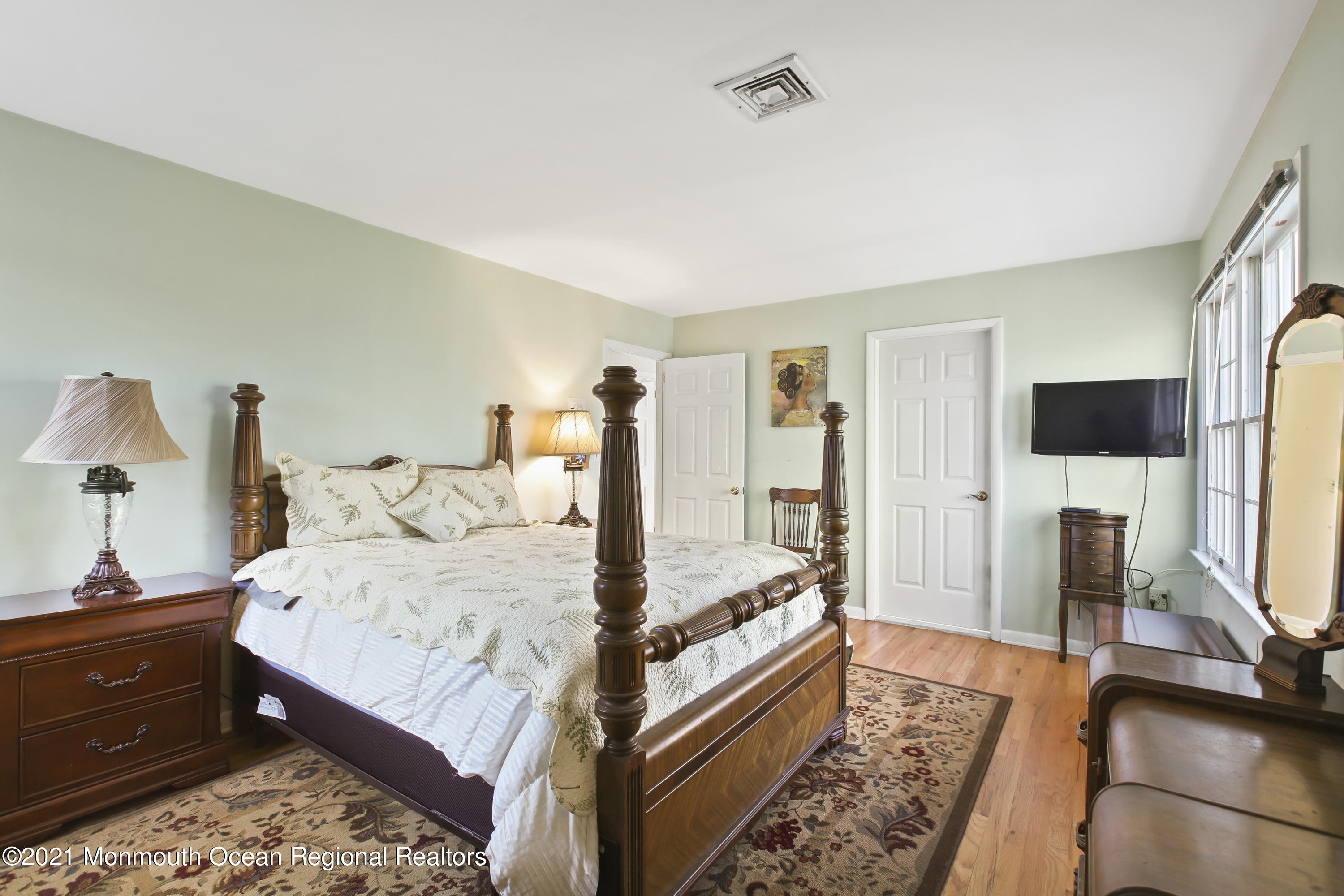 511 North Riverside Drive Neptune Township, NJ 07753 - Photo 25 of 37 5W5A0378