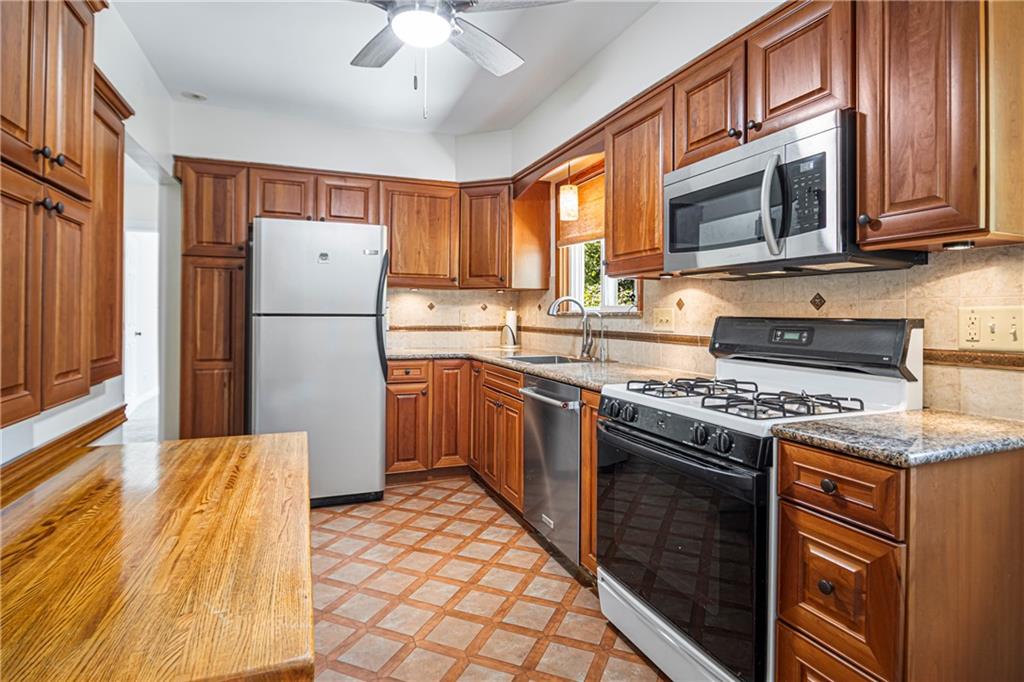 3875 Anderson Road Gibsonia, PA 15044 - Photo 3 of 32 Gallery Image 3