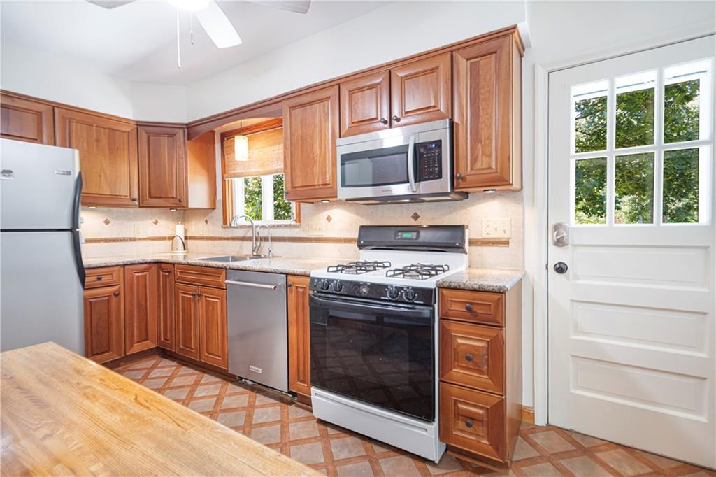 3875 Anderson Road Gibsonia, PA 15044 - Photo 4 of 32 Gallery Image 4