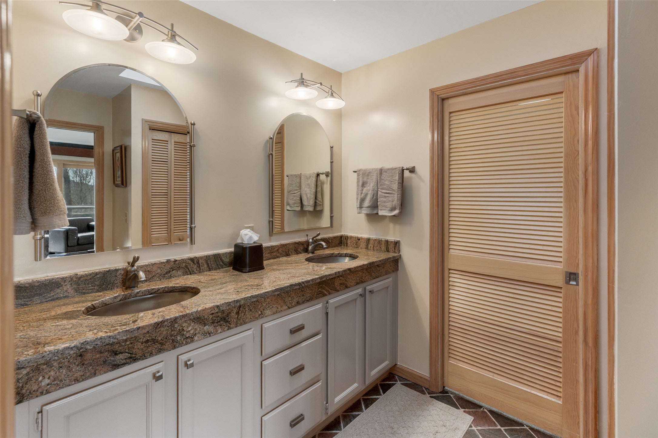 15 Bonnevista Road Highlands, NC 28741 - Photo 41 of 96 Primary Bathroom with Double Vanities