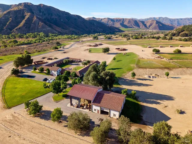 a view of a house with a big yard
