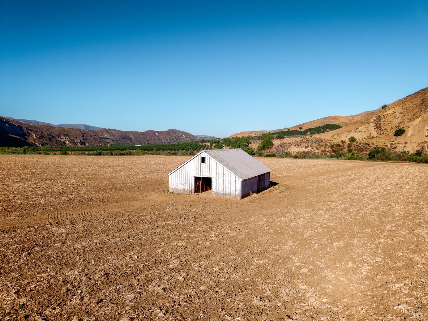3800 Piru Canyon Road Piru, CA 93040 - Photo 40 of 65 a view of a lake with mountain in the background