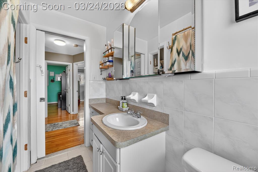 18053 Airport Road Fraser, MI 48026 - Photo 11 of 26