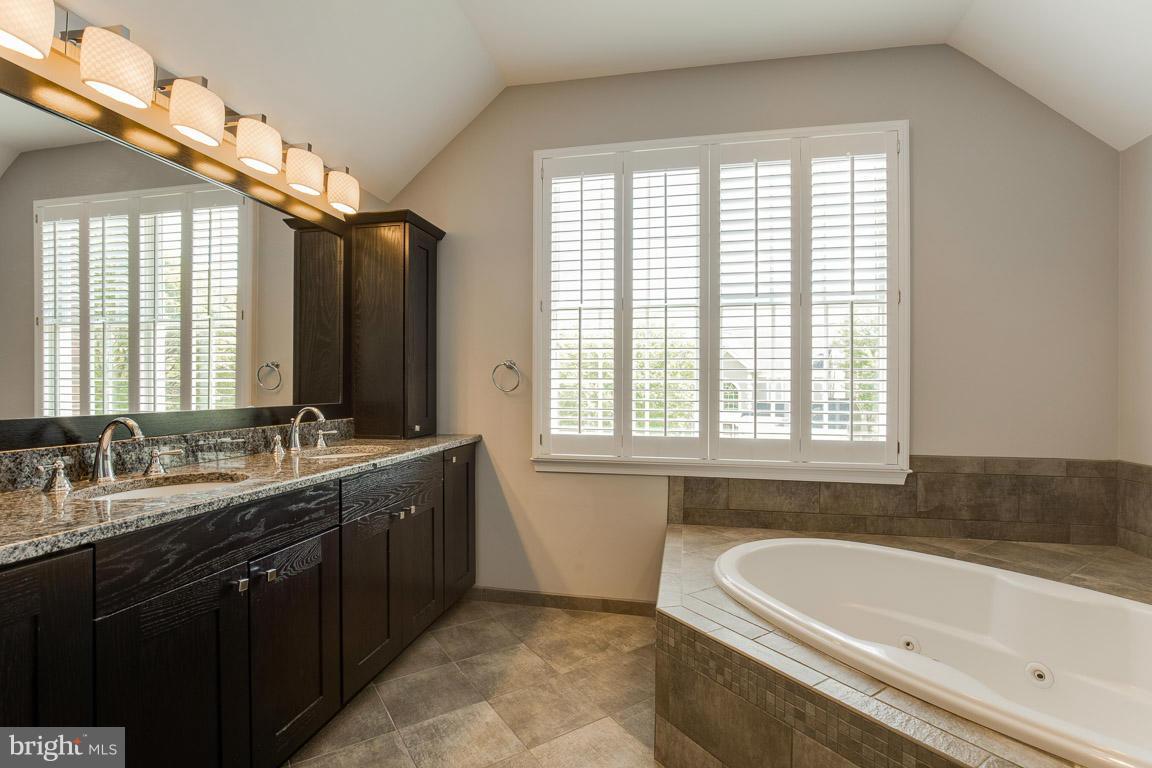 10850 Grovehampton Court Reston, VA 20194 - Photo 17 of 30 Bath (Master)