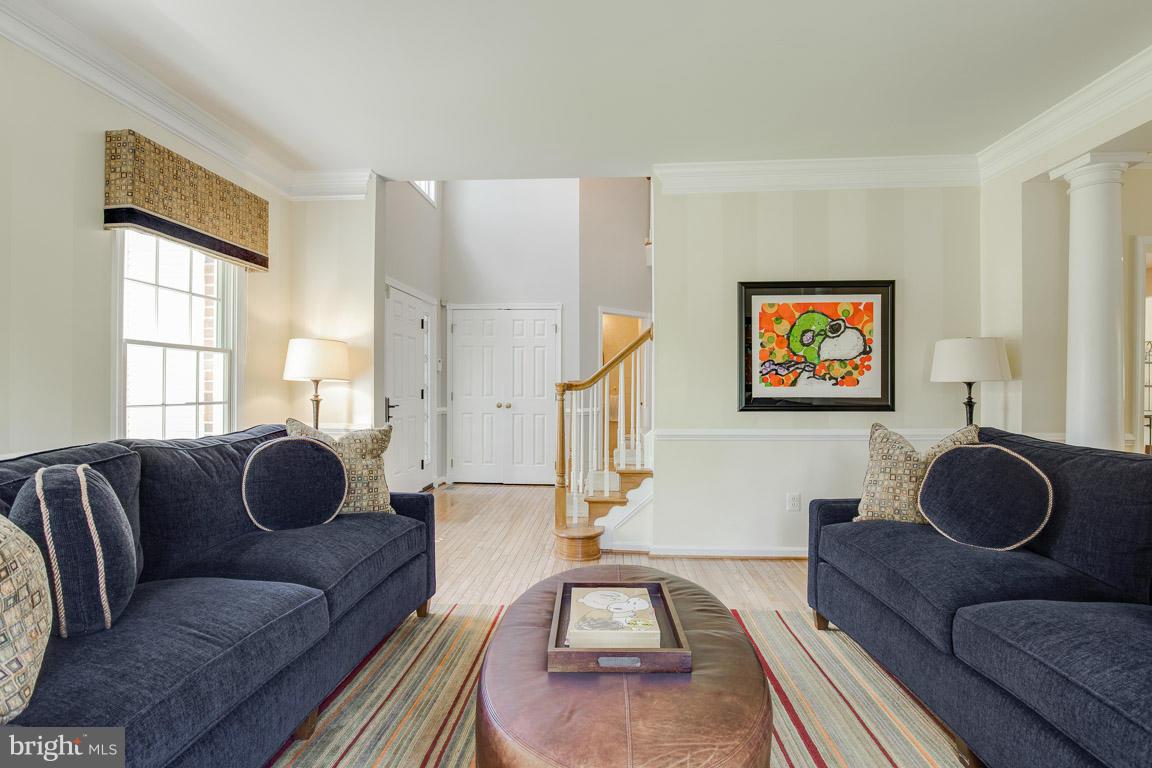 10850 Grovehampton Court Reston, VA 20194 - Photo 3 of 30 Living Room