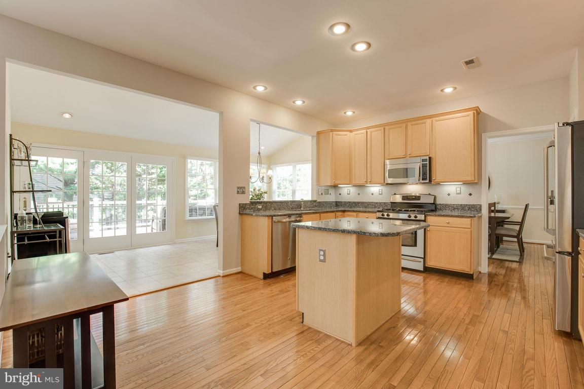 10850 Grovehampton Court Reston, VA 20194 - Photo 5 of 30 Kitchen