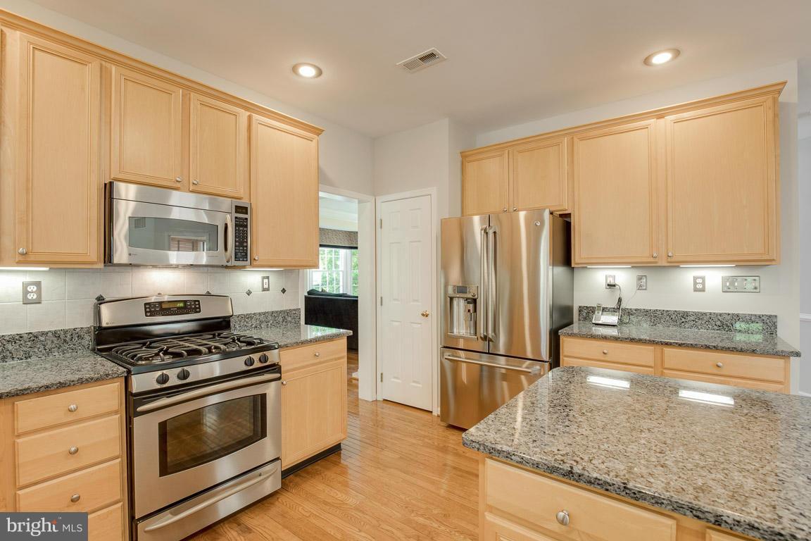 10850 Grovehampton Court Reston, VA 20194 - Photo 8 of 30 Kitchen
