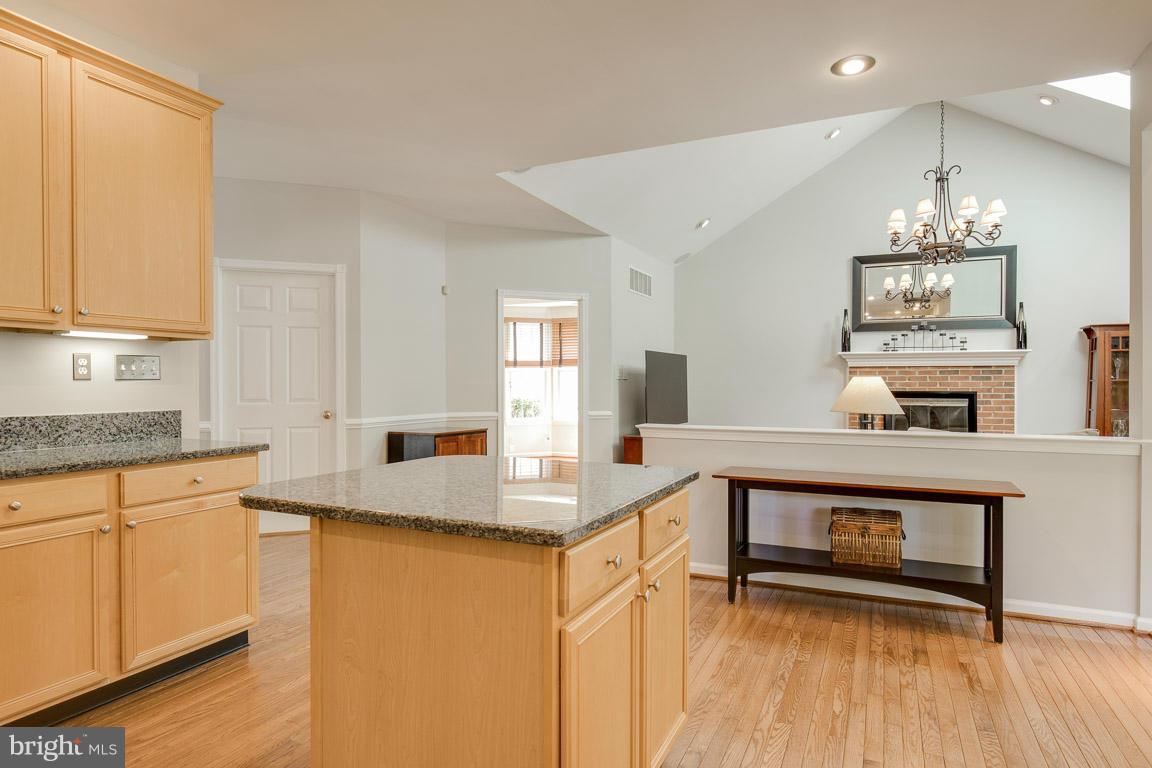 10850 Grovehampton Court Reston, VA 20194 - Photo 9 of 30 Kitchen