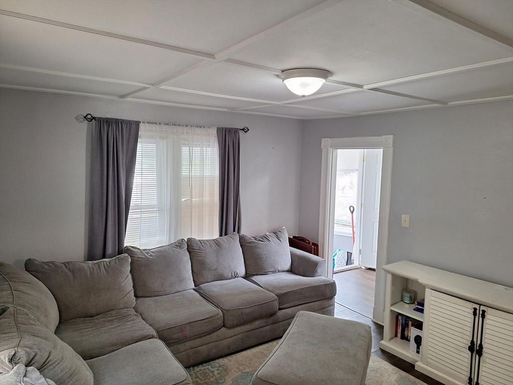 54 Keith Street Springfield, MA 01108 - Photo 2 of 17