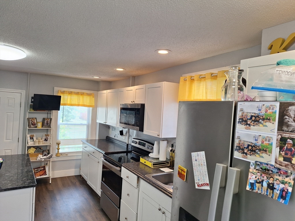 54 Keith Street Springfield, MA 01108 - Photo 5 of 17