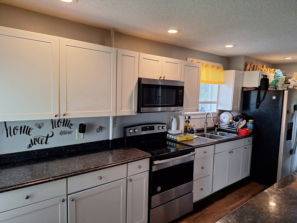 54 Keith Street Springfield, MA 01108 - Photo 6 of 17