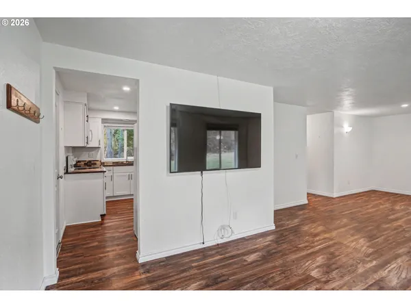 $625,000 | 20450 North Abiqua Road, Scotts Mills, OR 97375