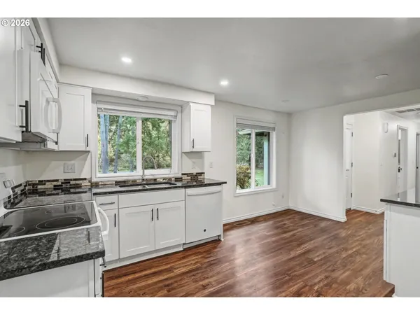 $625,000 | 20450 North Abiqua Road, Scotts Mills, OR 97375