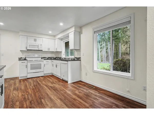 $625,000 | 20450 North Abiqua Road, Scotts Mills, OR 97375