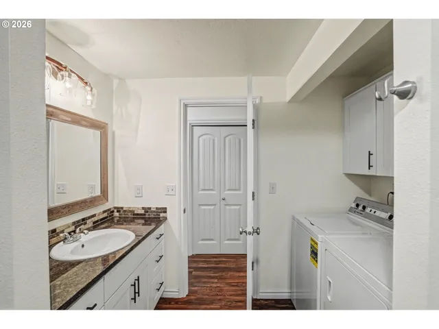 $625,000 | 20450 North Abiqua Road, Scotts Mills, OR 97375