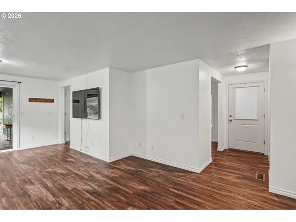 $625,000 | 20450 North Abiqua Road, Scotts Mills, OR 97375