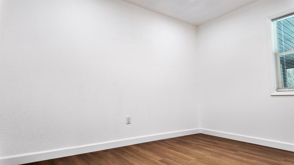 2607 Northeast 140th Street Citra, FL 32113 - Photo 16 of 36 a view of a small space with wooden floor and a window
