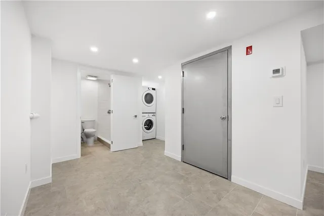 a view of a big room with closet and windows