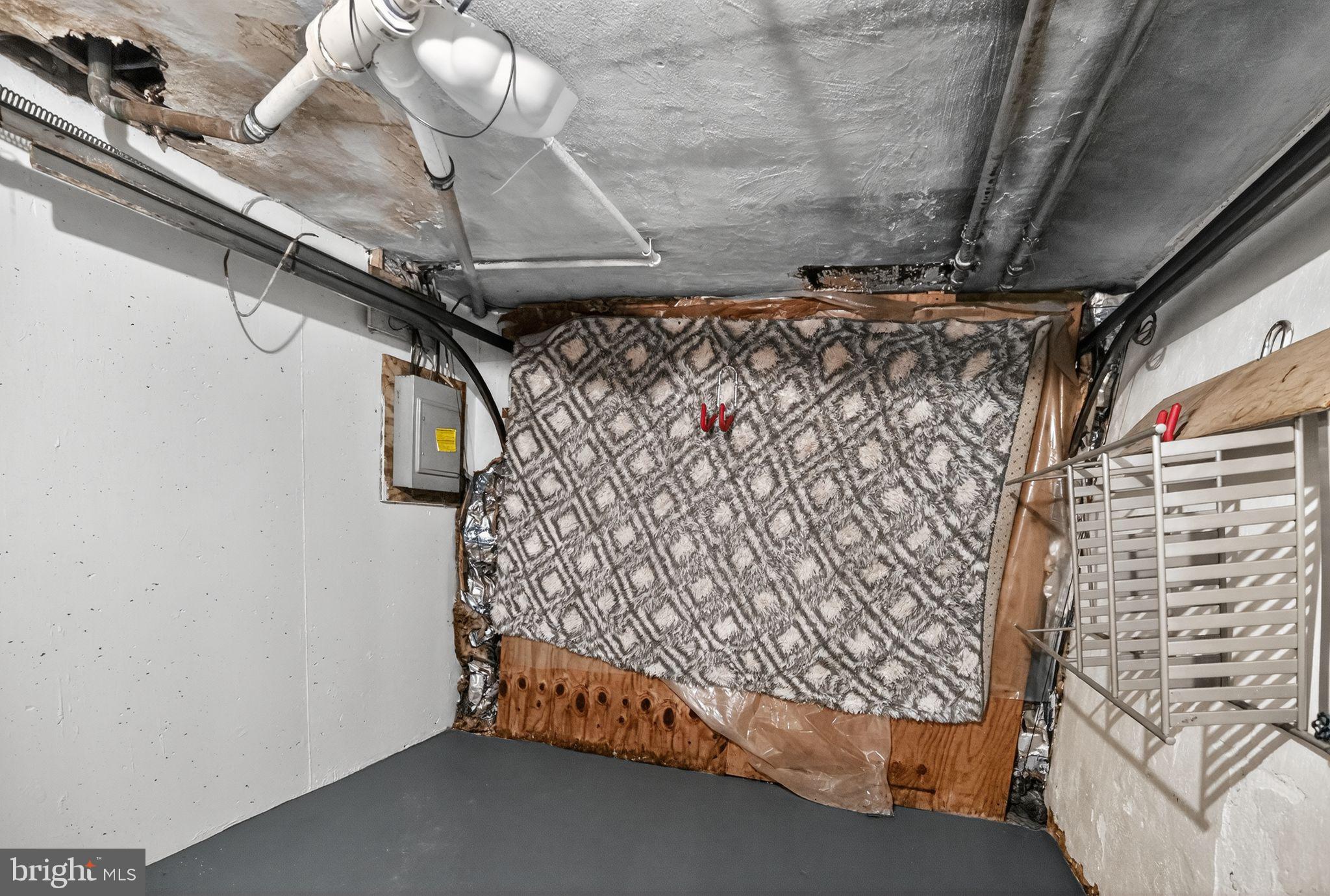 558 Snowden Road Upper Darby, PA 19082 - Photo 27 of 30 a view of entryway