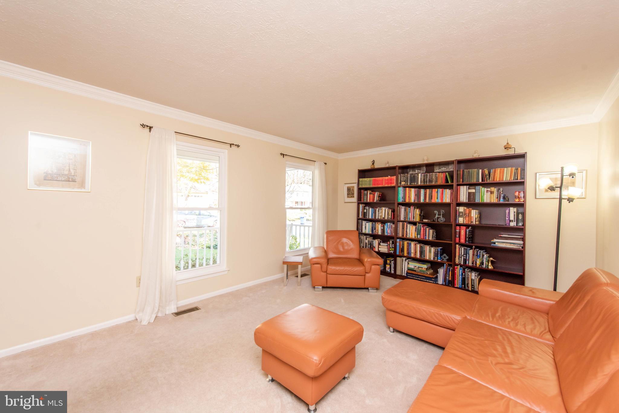 7512 Midas Touch Columbia, MD 21046 - Photo 4 of 46 Living Room