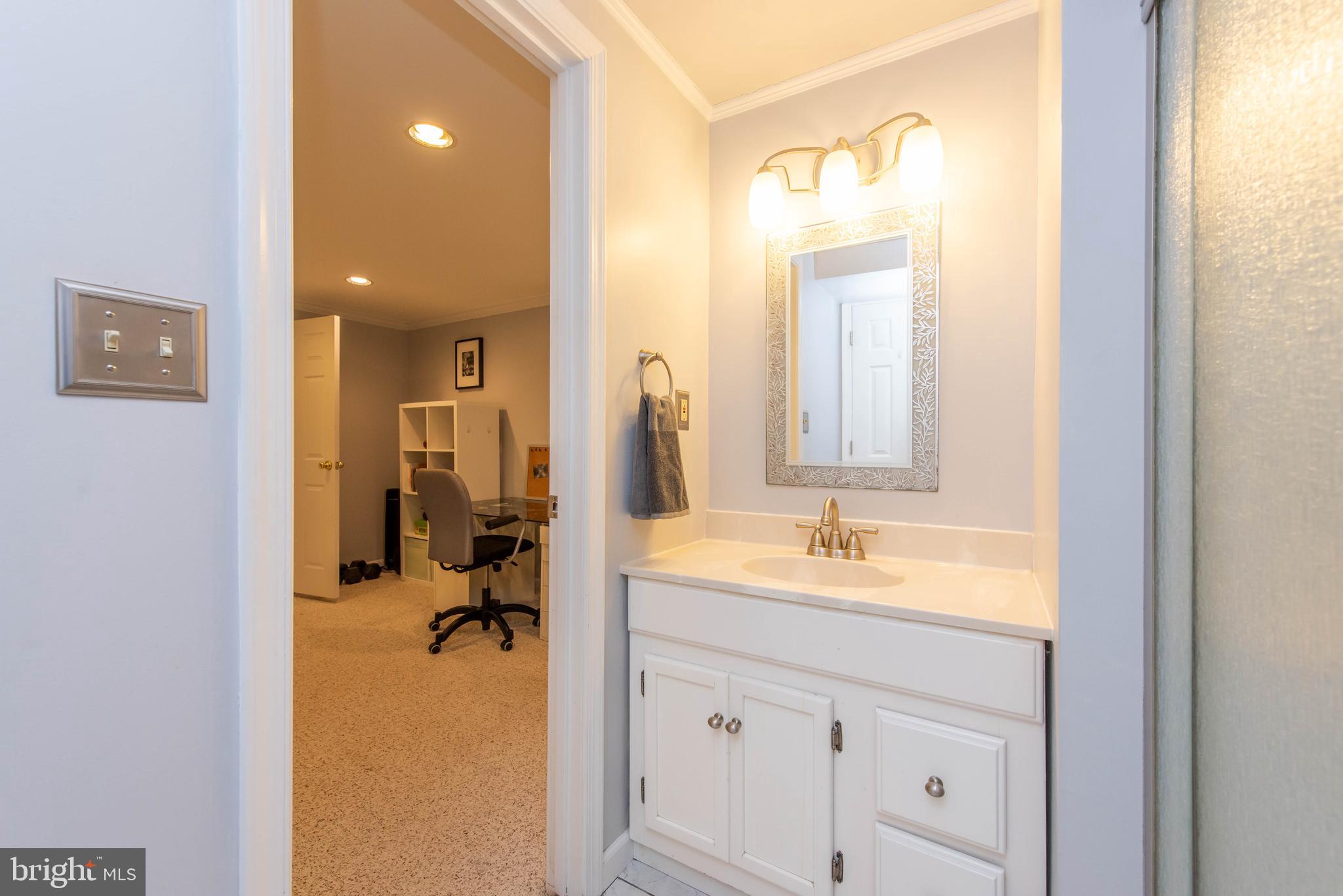 7512 Midas Touch Columbia, MD 21046 - Photo 42 of 46 Bathroom