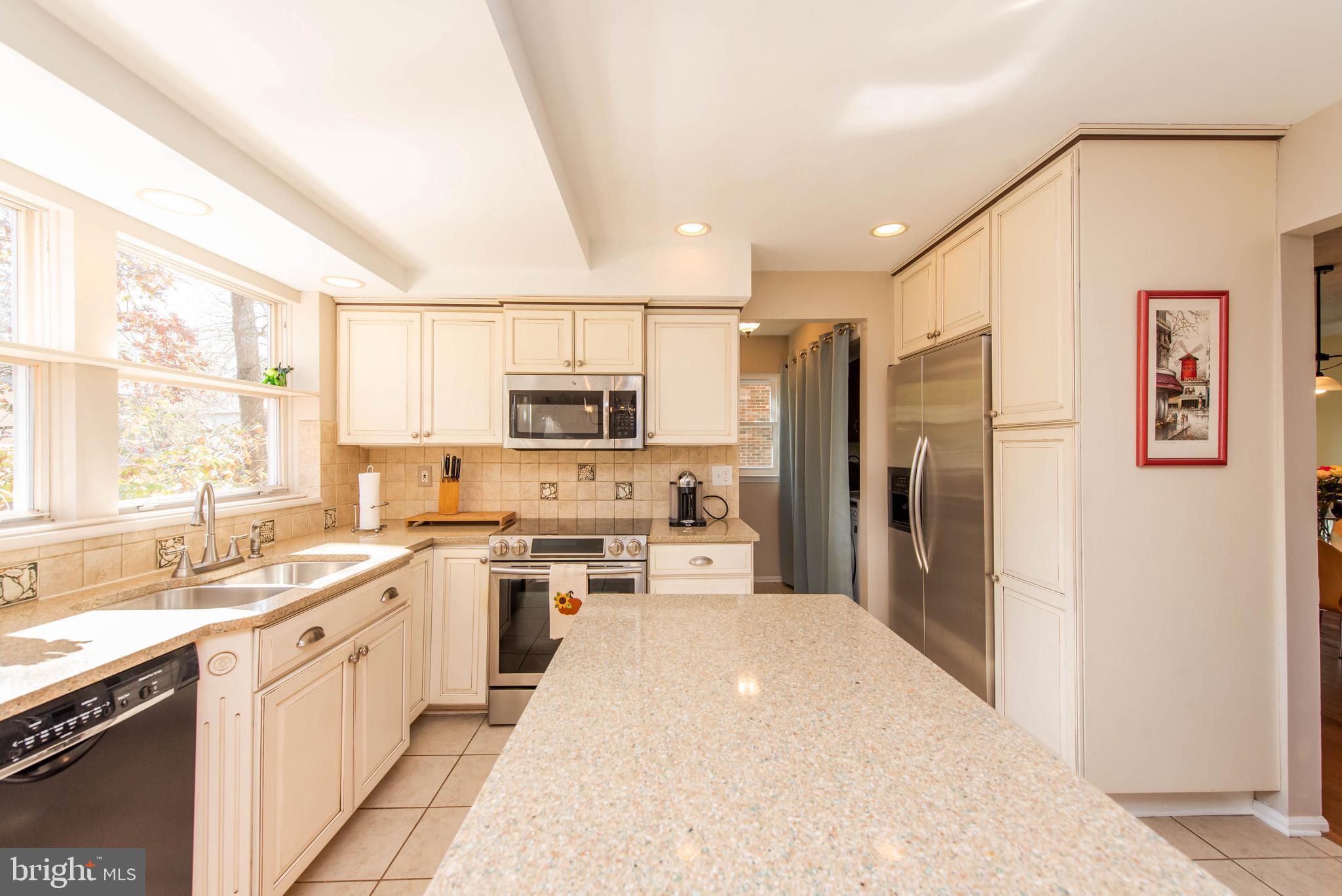 7512 Midas Touch Columbia, MD 21046 - Photo 10 of 46 Kitchen