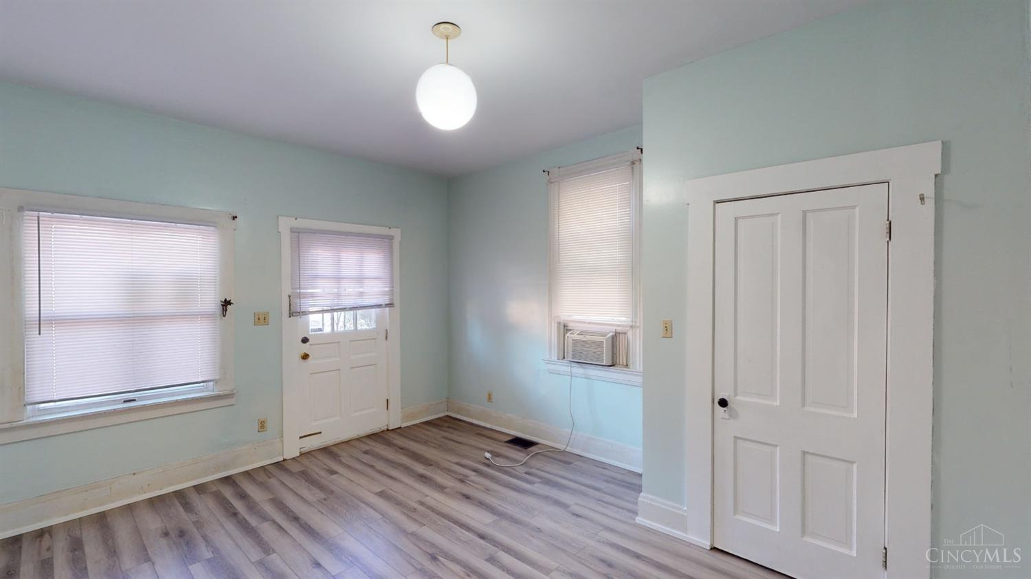 623 Riddle Road, Unit 1 Cincinnati, OH 45220 - Photo 4 of 17