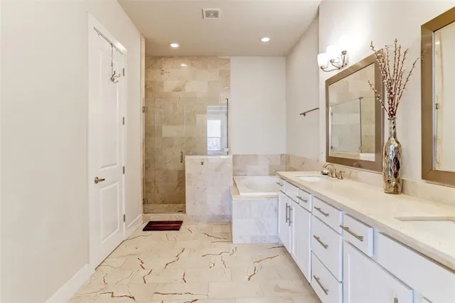 a view of a livingroom with wooden floor and ceiling fan