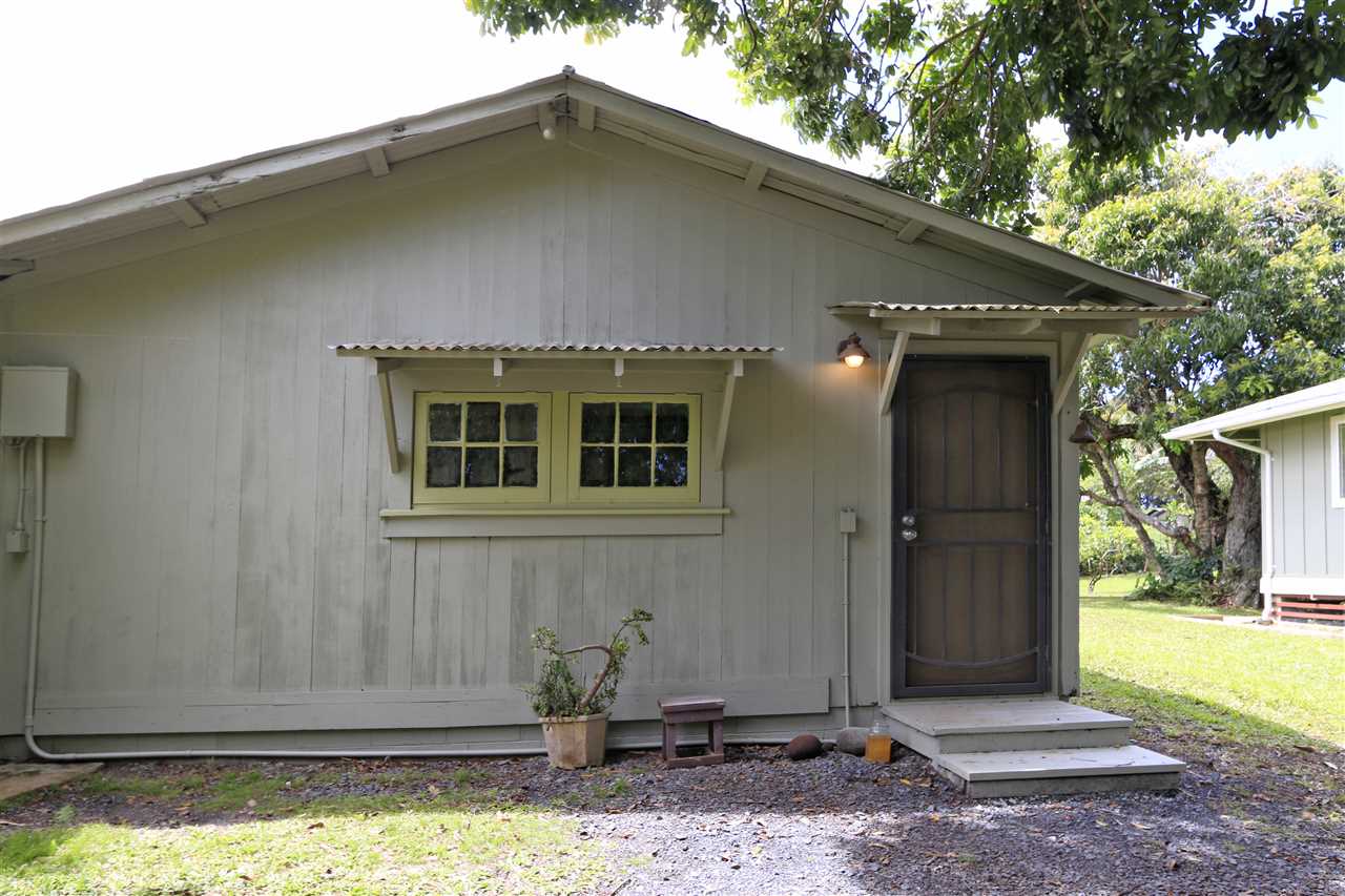 2736 Kaupakalua Road Haiku, HI 96708 - Photo 13 of 30 a front view of a house