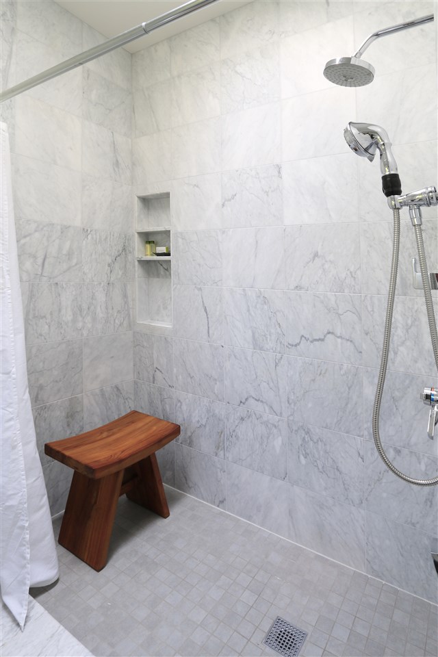 2736 Kaupakalua Road Haiku, HI 96708 - Photo 20 of 30 a bathroom with a sink toilet and shower