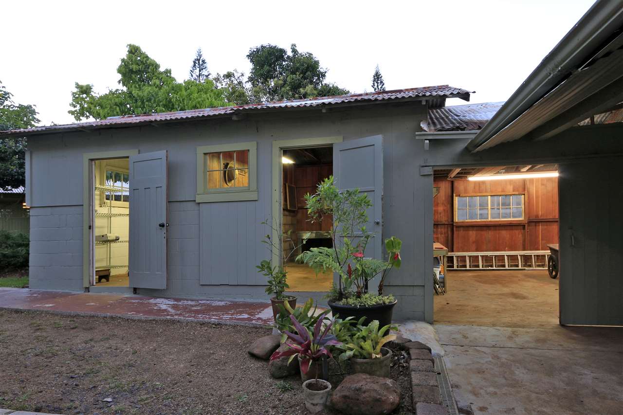2736 Kaupakalua Road Haiku, HI 96708 - Photo 21 of 30 a front view of a house with a porch