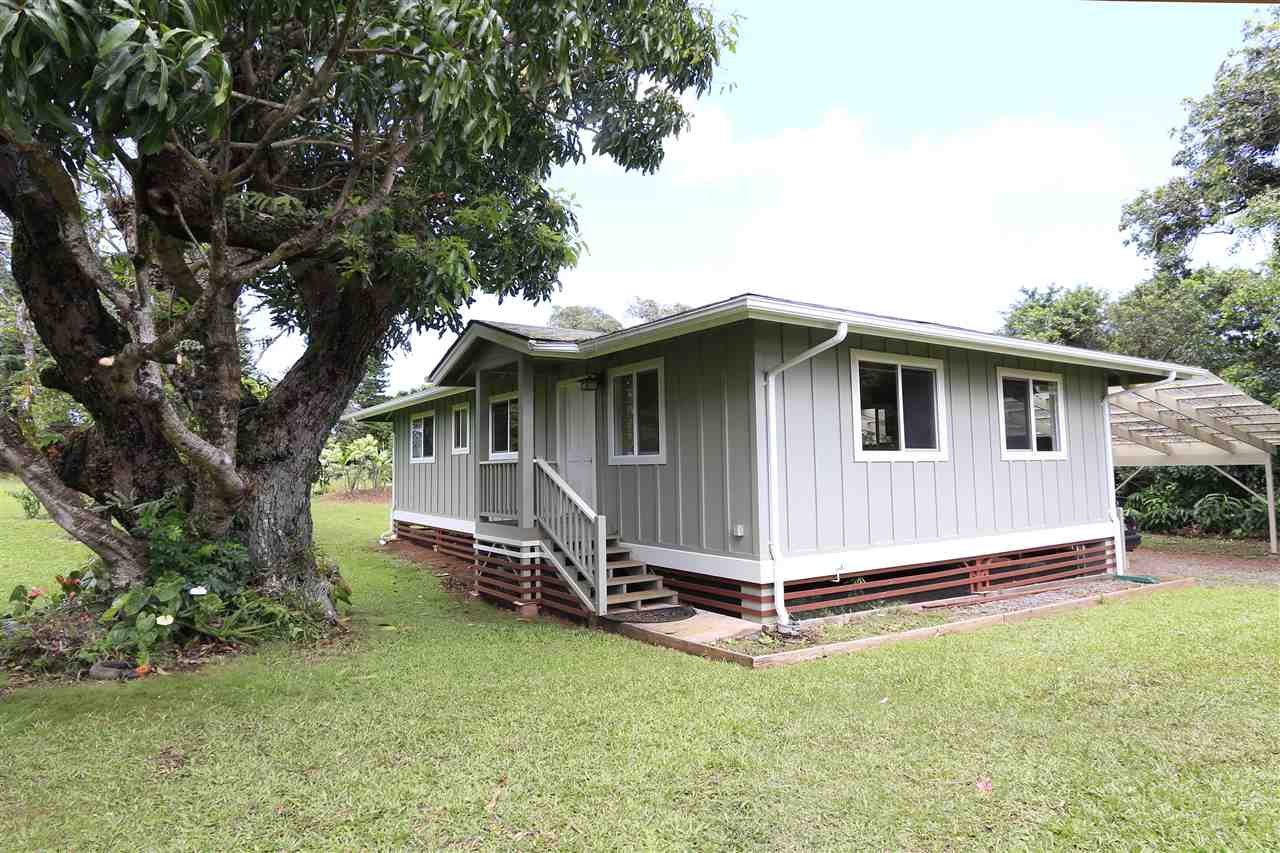 2736 Kaupakalua Road Haiku, HI 96708 - Photo 23 of 30 a view of a house with a yard