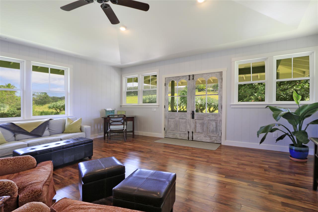 2736 Kaupakalua Road Haiku, HI 96708 - Photo 4 of 30 a living room with furniture and a window