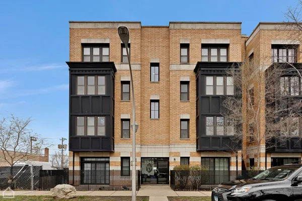 $575,000 | 2243 North Lister Avenue, Unit 402, Chicago, IL 60614