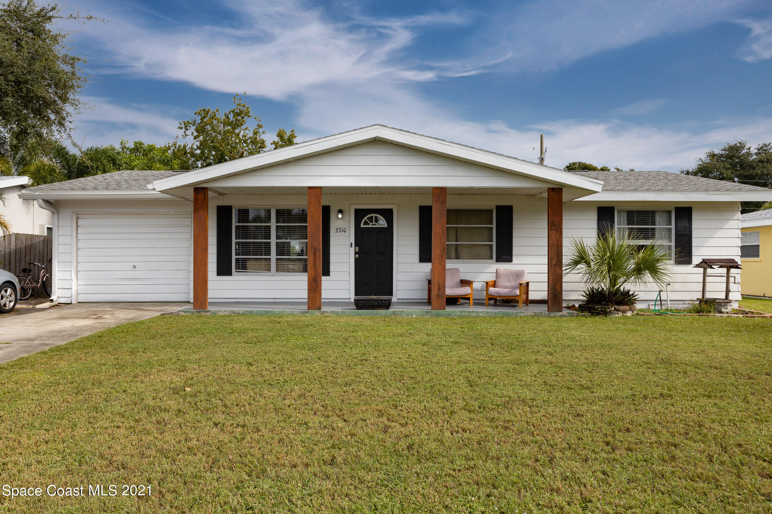 2710 King Richard Road Melbourne, FL 32935 - Photo 1 of 17 a front view of a house with garden