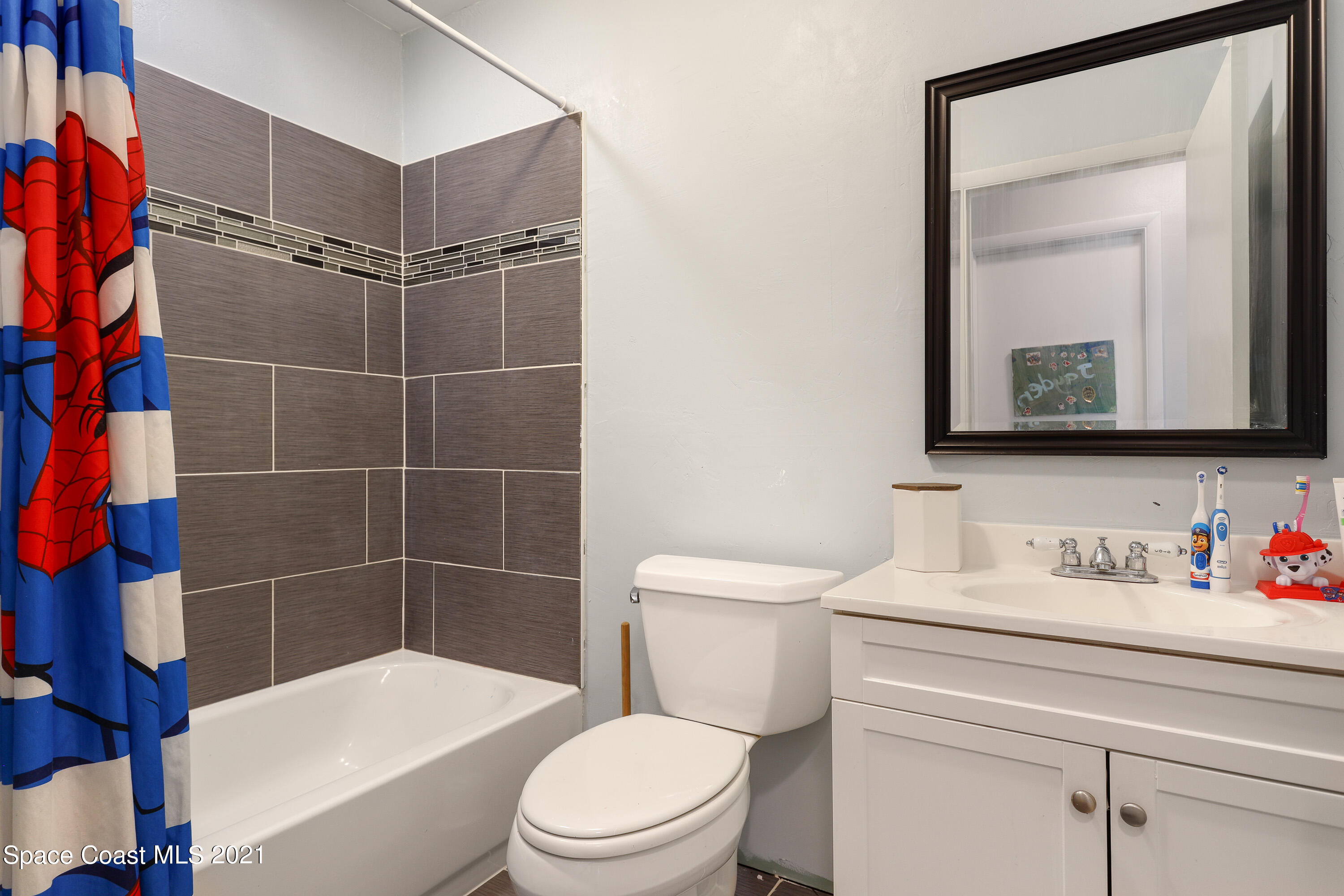 2710 King Richard Road Melbourne, FL 32935 - Photo 15 of 17 a bathroom with a toilet a sink and shower