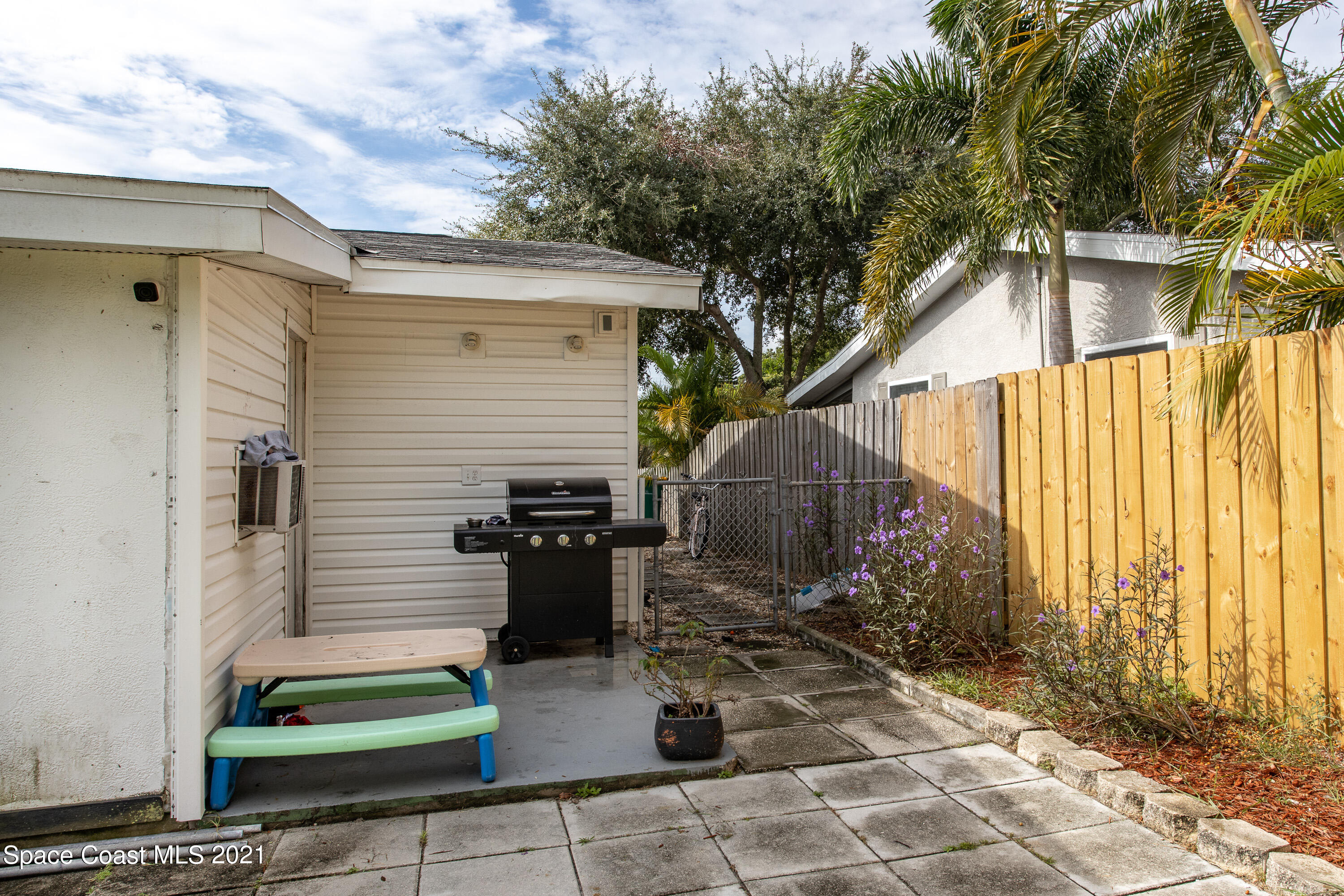 2710 King Richard Road Melbourne, FL 32935 - Photo 16 of 17 a backyard of a house with seating space
