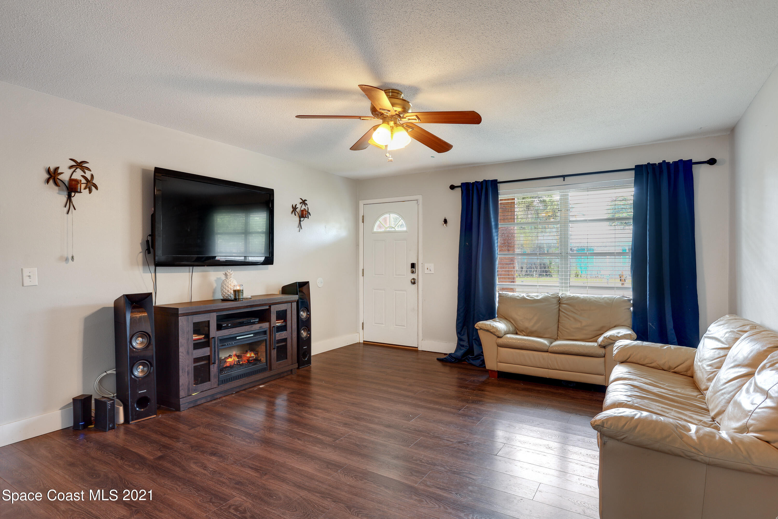 2710 King Richard Road Melbourne, FL 32935 - Photo 4 of 17 a living room with furniture and a flat screen tv